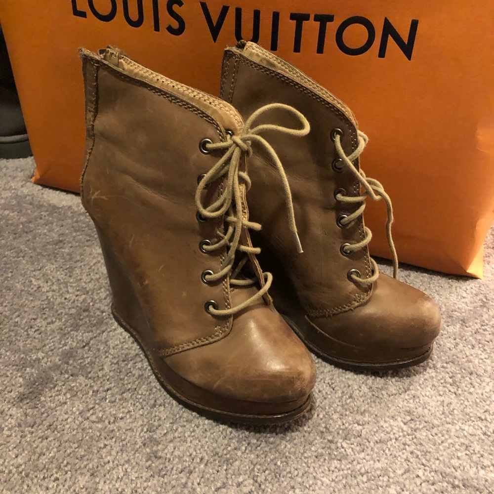 Steve Madden wedge ankle lace up boots